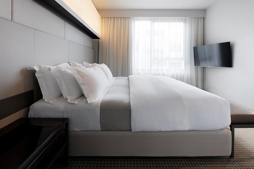 Hotel Realm Camberra Exterior foto A bed