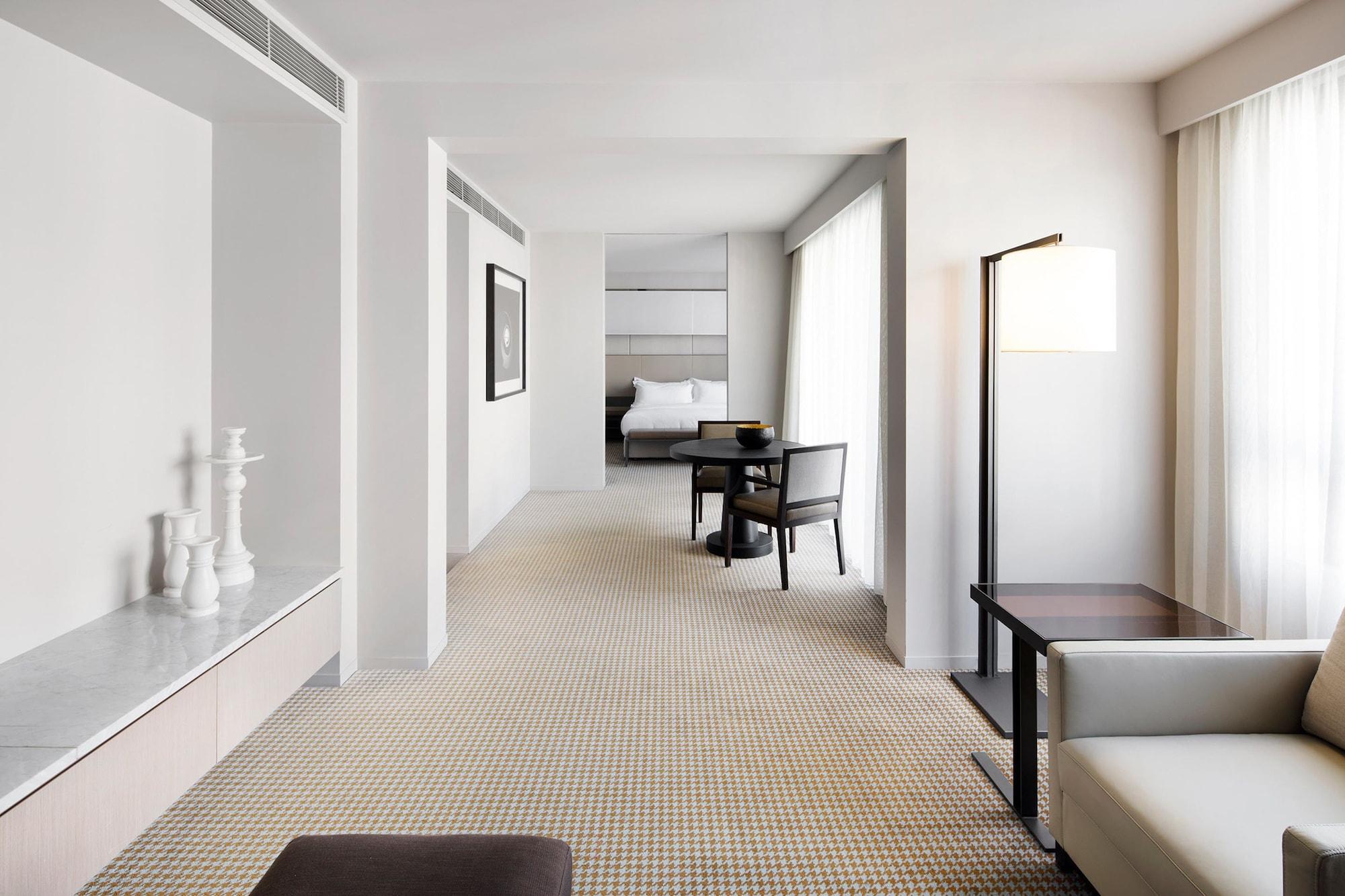Hotel Realm Camberra Exterior foto A suite at The Standard East Village