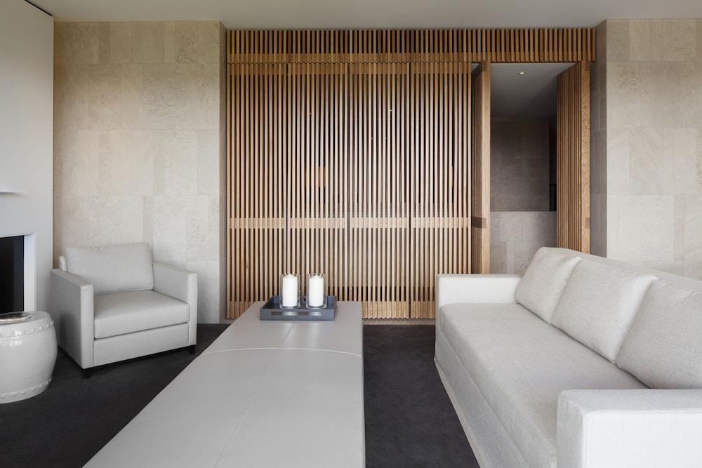Hotel Realm Camberra Exterior foto Interior of a suite at the Mandarin Oriental, Munich