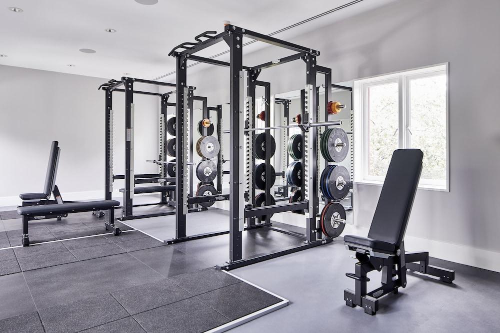 Hotel Realm Camberra Exterior foto A power rack