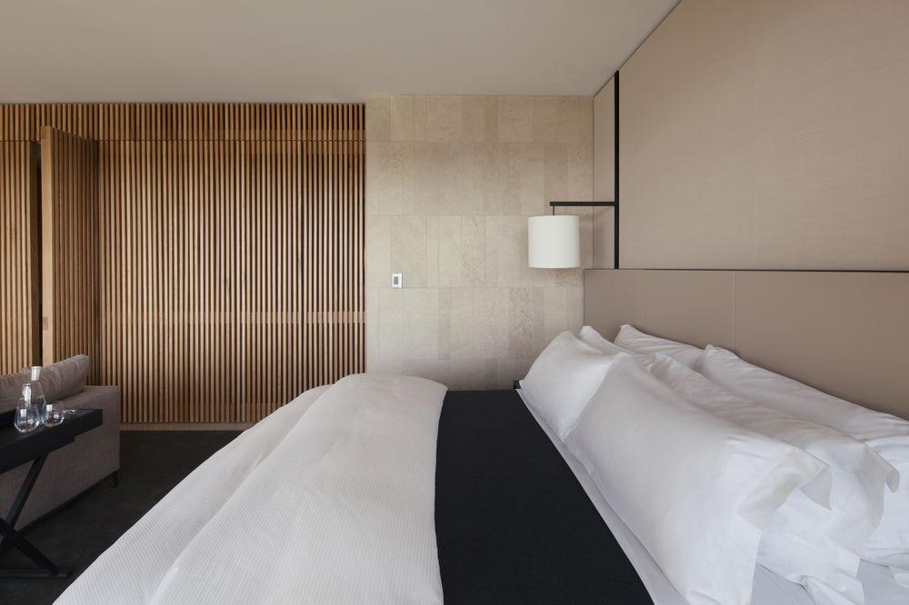 Hotel Realm Camberra Exterior foto A room at the hotel