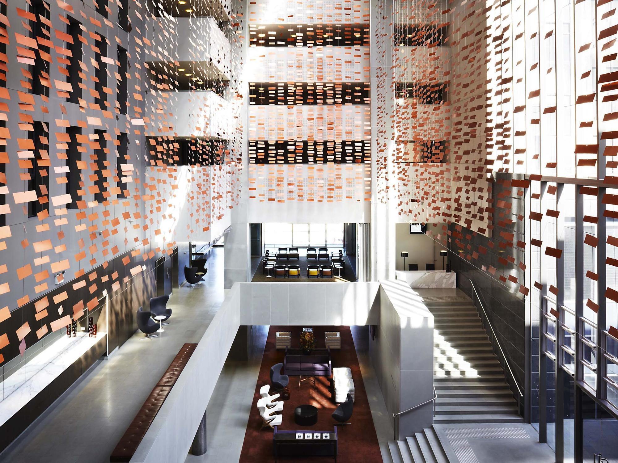 Hotel Realm Camberra Interior foto Interior of the building