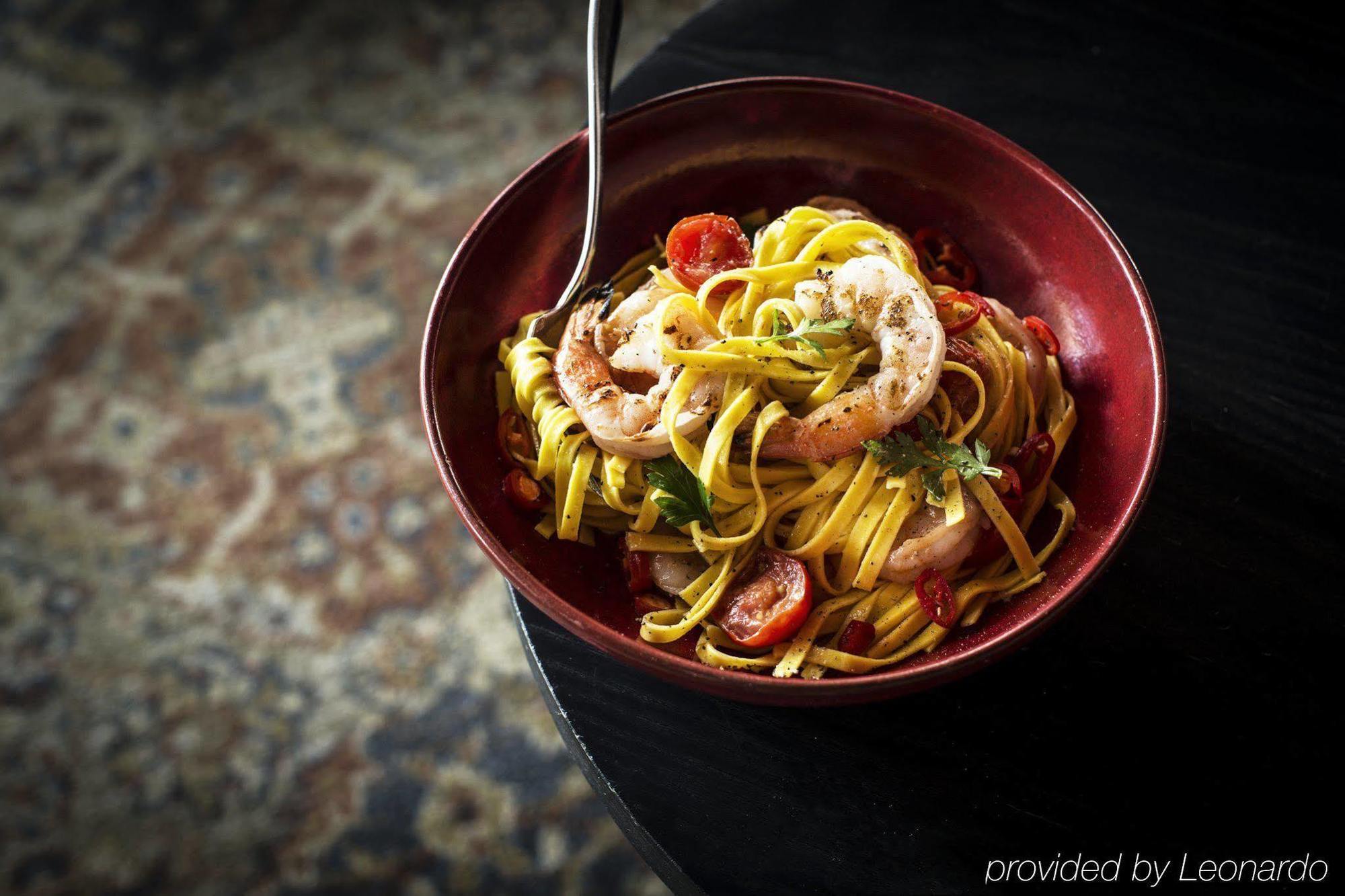 Hotel Realm Camberra Exterior foto Shrimp and bell pepper pasta