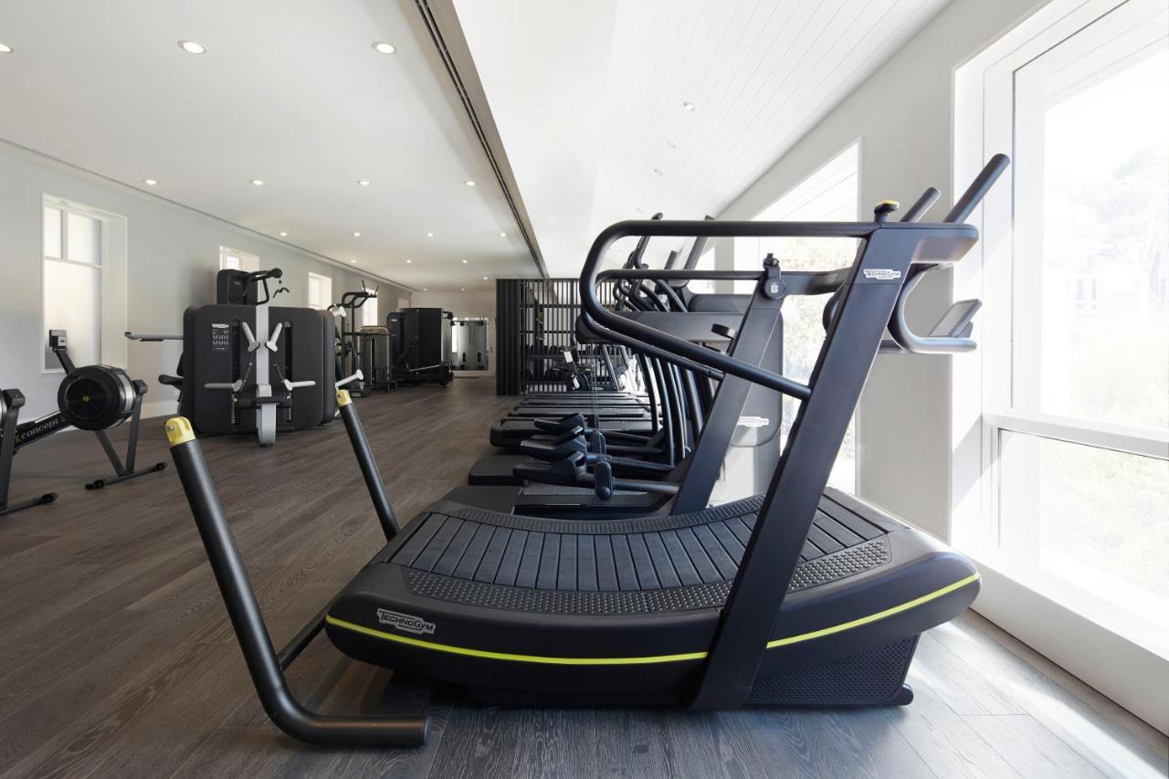 Hotel Realm Camberra Exterior foto A treadmill
