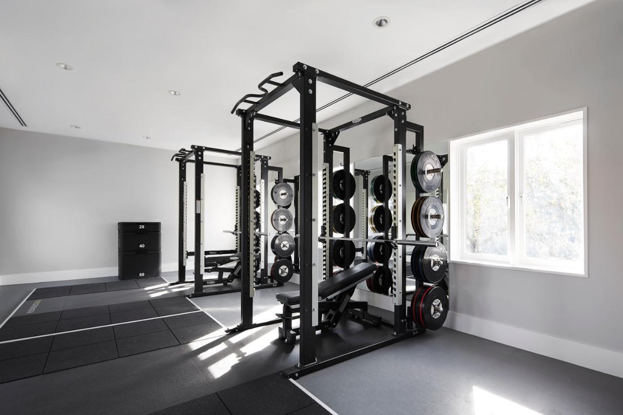 Hotel Realm Camberra Exterior foto A power rack
